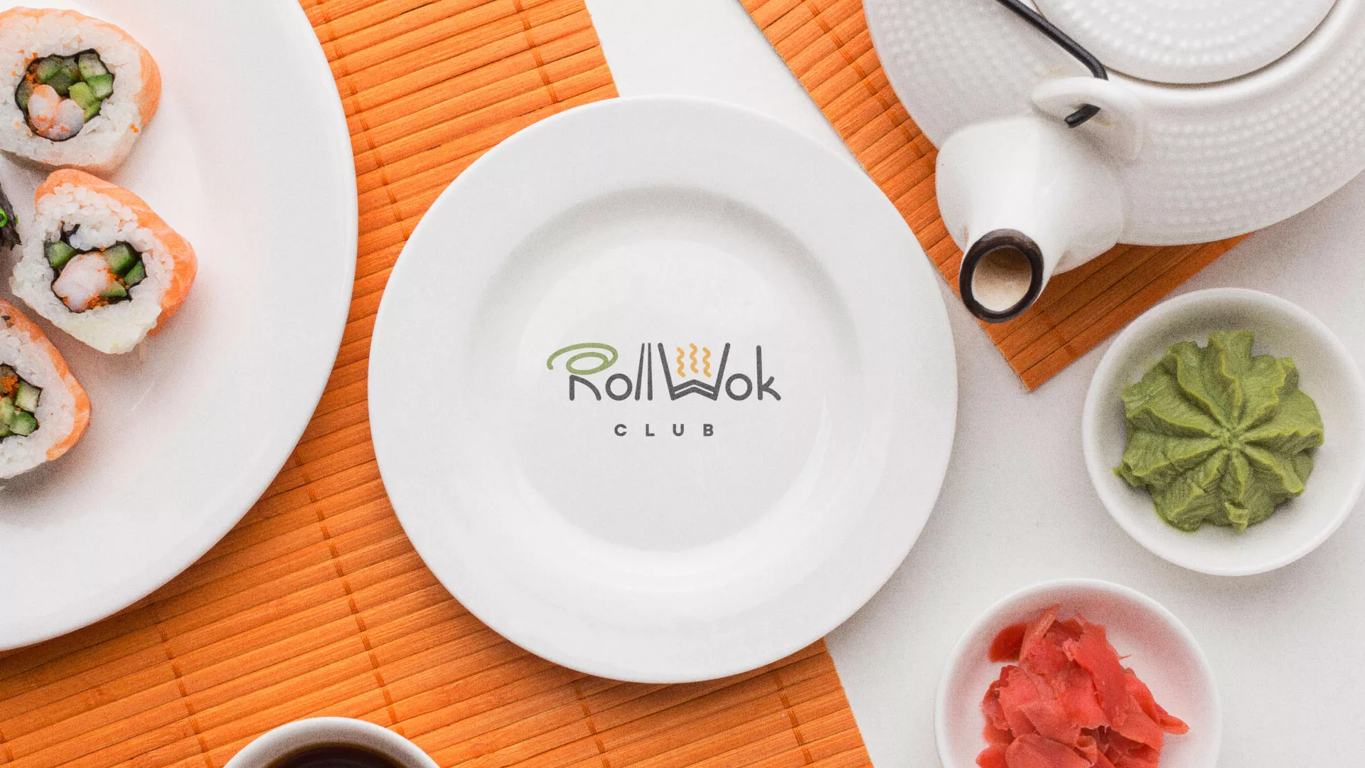 Разработка логотипа и фирменного стиля суши-бара «Roll Wok Club» в Печорах